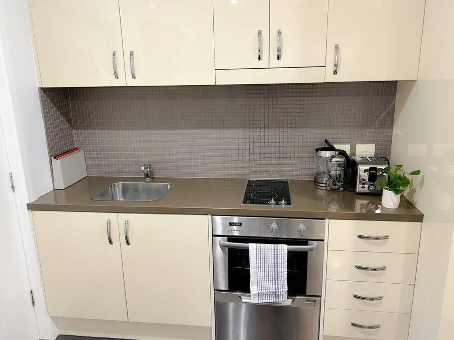 East Melbourne Unit With Courtyard Apartment Luaran gambar