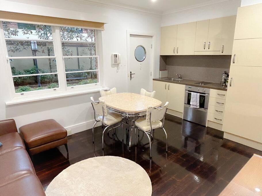 East Melbourne Unit With Courtyard Apartment Luaran gambar